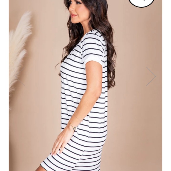 Like New! Pink Lily t shirt dress - Picture 7 of 7